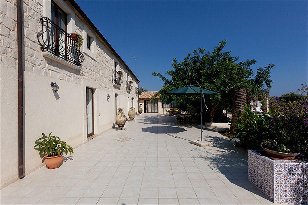 Villa U Marchisi B&B Шикли Экстерьер фото