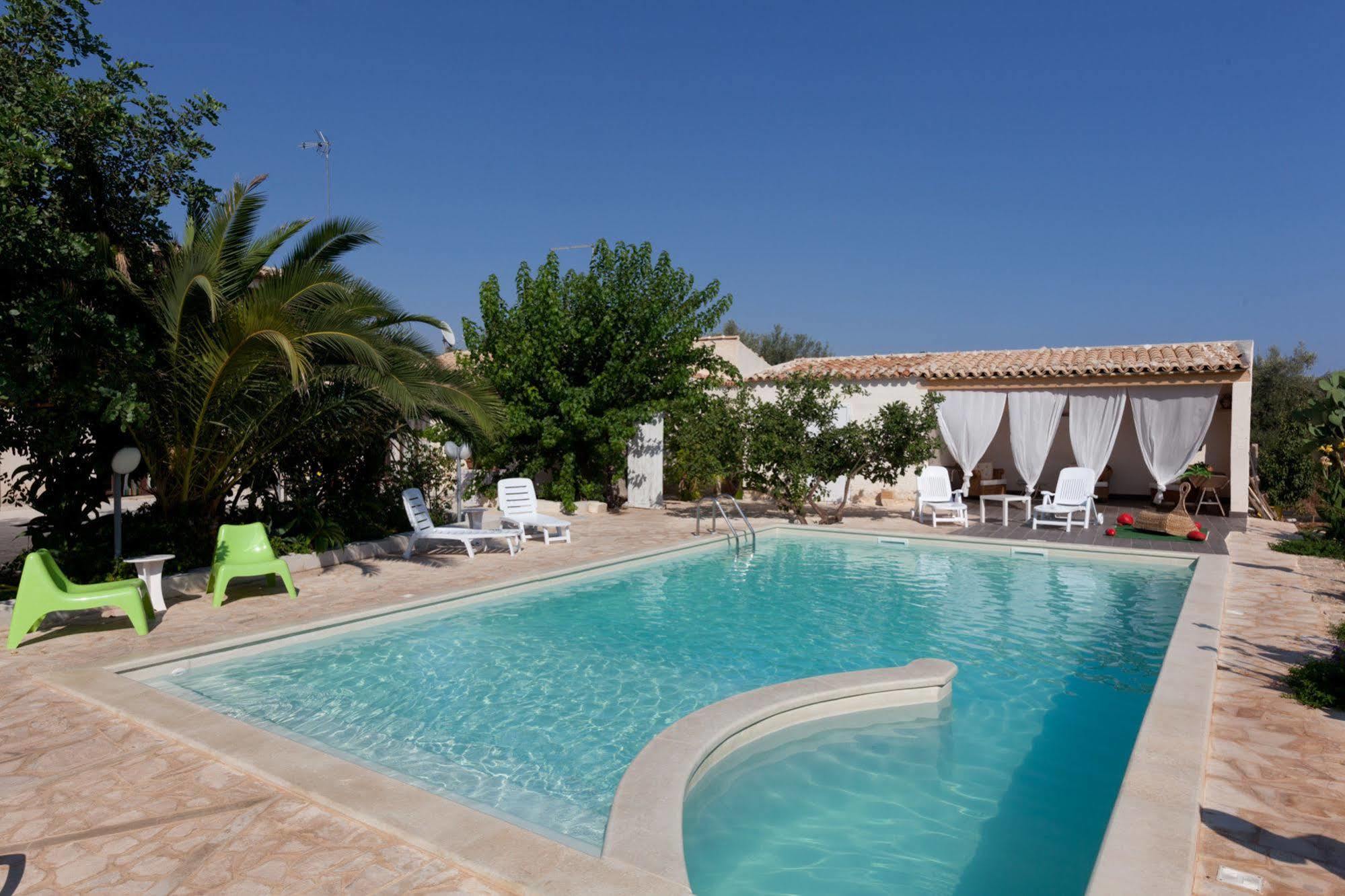 Villa U Marchisi B&B Шикли Экстерьер фото